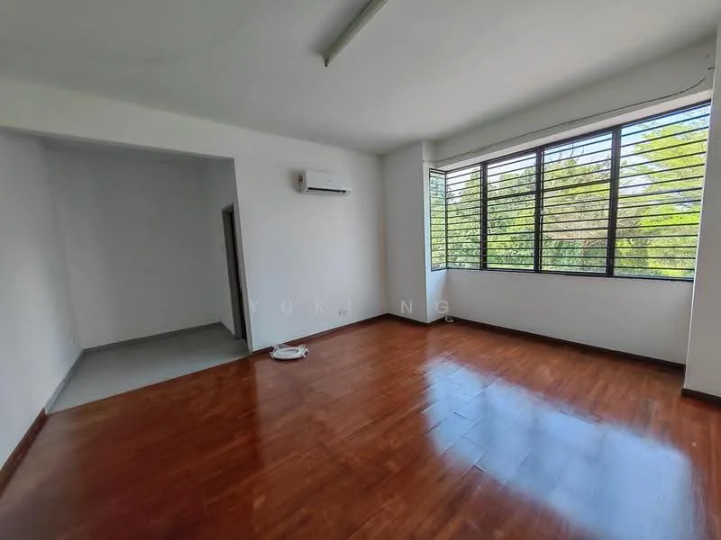 Room features: wooden flooring, white painted walls, large windows with horizontal slats, 1 wall-mounted split AC, ceiling light fixture, view of greenery outside; style: modern; view: garden.