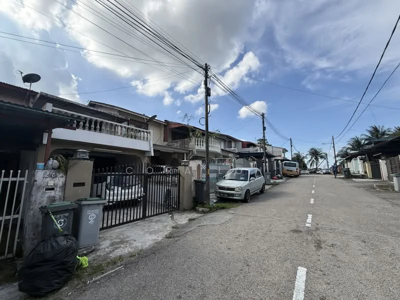 Exterior type: linked terrace house; features: two-storey linked terrace houses, white painted facade, balconies on upper floors, metal gates, driveways for vehicles, street view with parked cars, overhead power lines, paved road, tropical landscaping with palm trees; style: traditional.