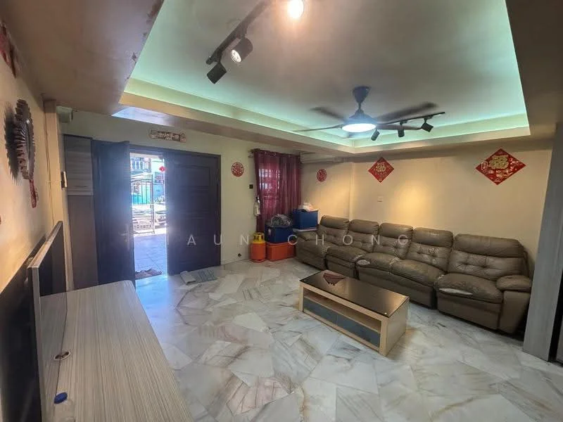 Living features: 3-seater leather sofa, coffee table, wall-mounted TV, marble flooring, recessed ceiling lights, ceiling fan, decorative wall art, curtains, feature wall with decorative elements; style: modern.