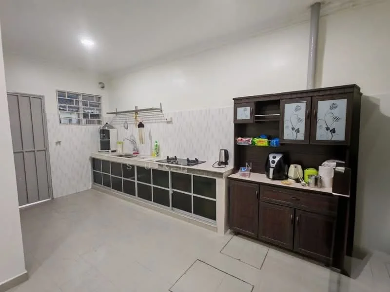 Kitchen features: white tiled walls, grey tiled flooring, L-shaped kitchen layout, stainless-steel sink, chrome pull-down faucet, built-in gas hob, black kitchen cabinets, countertop with storage, microwave, electric kettle, toaster, open shelving, refrigerator, wall-mounted rack for utensils; style: modern.