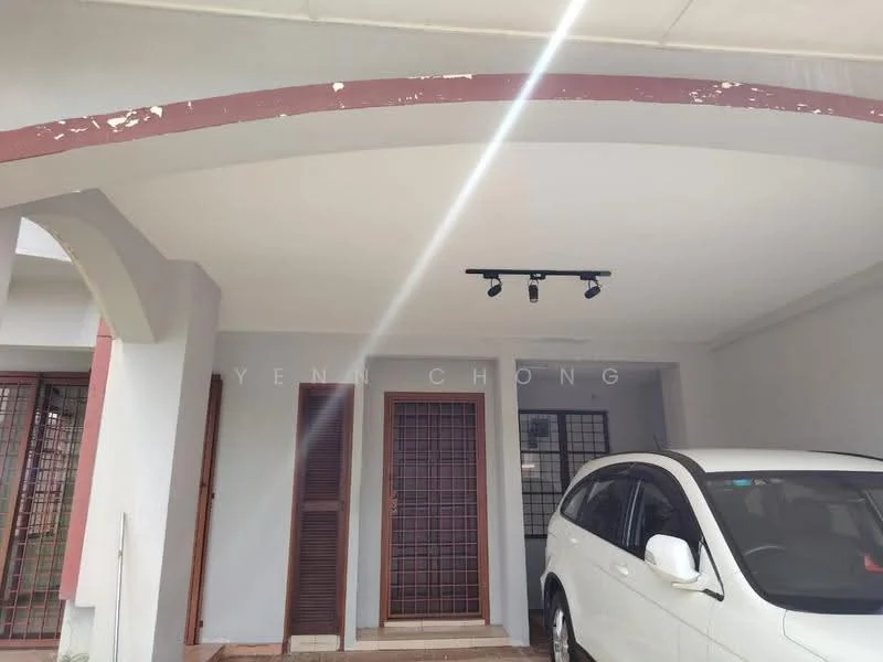 Exterior type: linked terrace house; features: car porch with awning, white painted facade, metal grille door, sliding window, track lighting, concrete flooring, brick wall, entrance with tiled steps; style: modern.