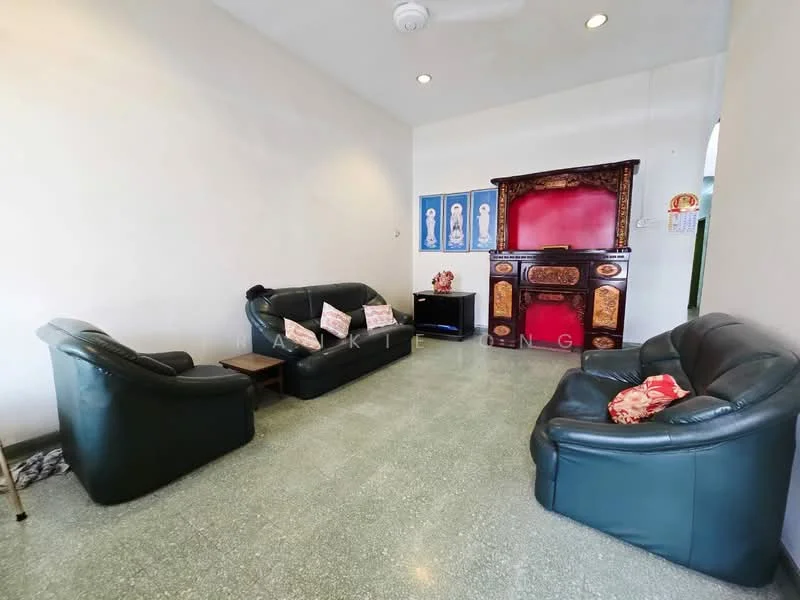 Living features: green leather sofa set, 3-seater sofa, 2-seater sofa, coffee table, TV console, wall-mounted TV, decorative wall unit, ceiling fan, polished concrete flooring, white painted walls, framed artwork, decorative items on console; style: traditional.