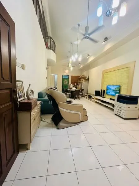 Living features: white painted walls, ceramic tile flooring, 5-blade ceiling fan with light, recessed downlights, sofa in green fabric, recliner chair, TV console, wall-mounted TV, decorative wall panel, dining area visible in background, open shelving unit, area rug; style: modern.