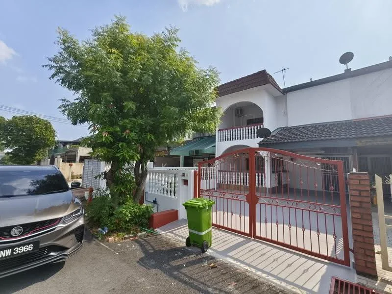 Exterior type: semi-detached house; features: red wrought iron gate, brick fence, manicured garden, mature tree, car porch, single-storey, white painted facade, terracotta roof tiles, satellite dish, driveway, green waste bin; style: modern.