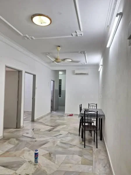 Living features: white painted walls, marble flooring, 5-blade ceiling fan with light, recessed downlights, dining table with 4 black chairs, wall-mounted air conditioning unit, doorway leading to other rooms, decorative ceiling moulding; style: modern.