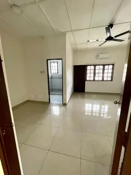 Taman Putra Indah, Seri Kembangan — view 2 of 5 — for Rent