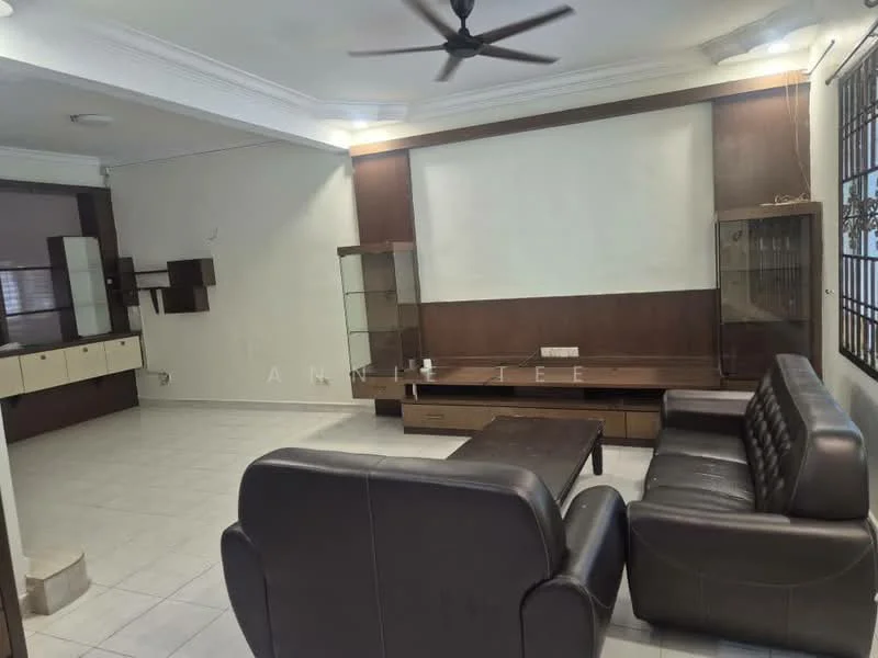 Living features: 2-seater leather sofa in dark brown, 3-seater leather sofa in dark brown, wood coffee table, wall-mounted TV console, built-in display cabinets, white painted walls, ceiling with crown moulding, recessed downlights, floor tiles in light grey, window with security bars, ceiling fan; style: modern.