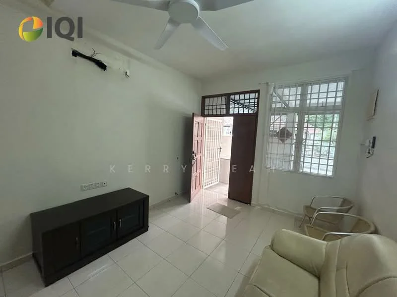 Living features: white painted walls, glossy ceramic tile flooring, 5-blade ceiling fan, wall-mounted TV console, two beige armchairs, door with glass panels, large windows with grid pattern, natural light from entrance; style: modern.