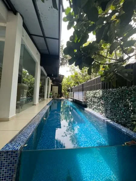 Exterior type: detached bungalow; features: swimming pool with glass edge, tiled pool deck, landscaped garden with greenery, stone wall feature, outdoor seating area, floor-to-ceiling windows, covered patio, manicured hedges; style: modern.
