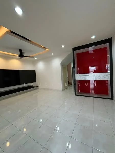 Living features: white painted walls, glossy white tile flooring, tray ceiling with recessed lighting, 5-blade ceiling fan, large wall-mounted TV, black entertainment unit, red accent wall with glass panel, natural light from windows, open layout; style: modern.
