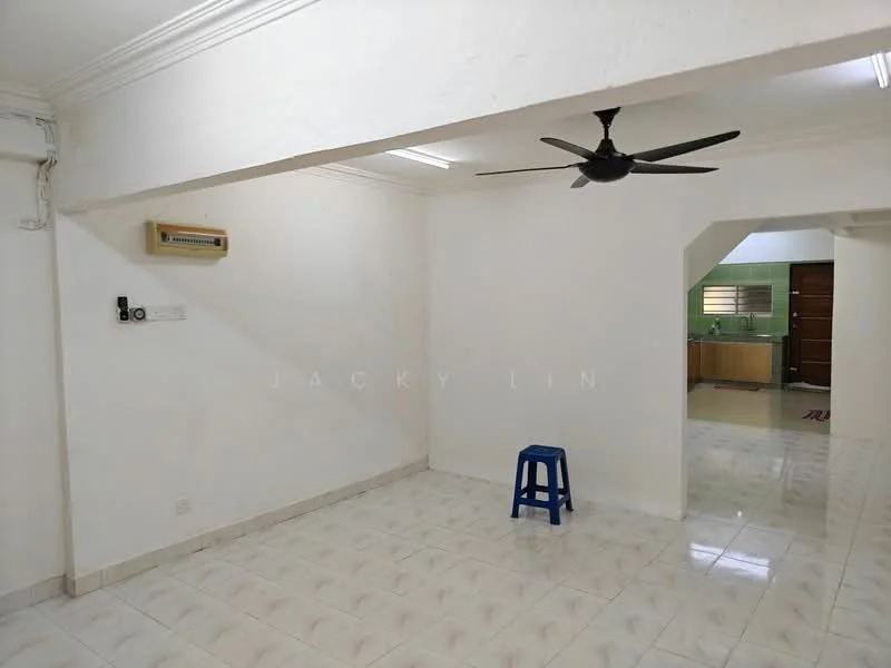 Living features: white painted walls, polished ceramic tile flooring, 5-blade ceiling fan in black, wall-mounted split AC, doorway leading to kitchen, stool in blue, recessed lighting, crown moulding; style: modern.