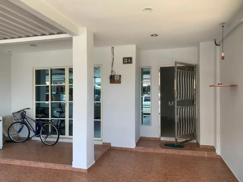 Exterior type: linked terrace house; features: covered porch, tiled flooring, metal front door, large windows, bicycle parked, number plaque on wall, light fixtures on ceiling, open layout, white painted walls, grey ceiling; style: modern.