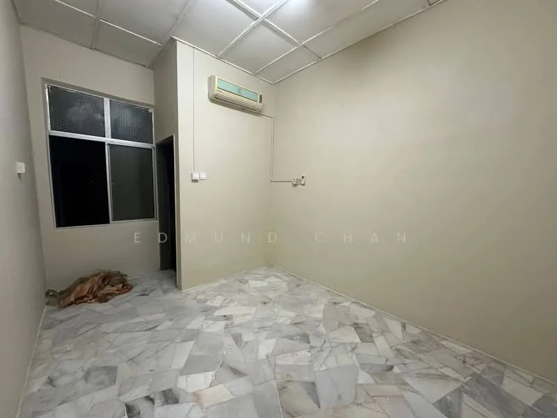Room features: marble flooring, cream painted walls, window with grid pattern, wall-mounted split AC, exposed ceiling, power outlets, neutral decor, empty space; style: minimalist.