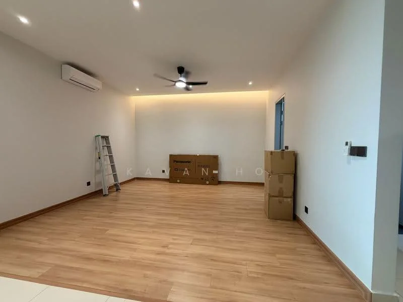 Living features: wooden flooring, white painted walls, recessed LED downlights, 5-blade ceiling fan, wall-mounted air conditioning unit, large window, cardboard boxes, step ladder; style: modern.
