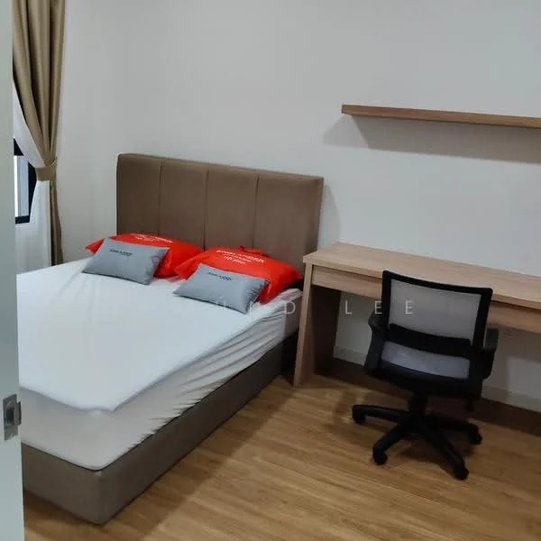 Bedroom features: queen-size bed with upholstered headboard, white bedding, two red decorative pillows, wooden study desk, ergonomic office chair, laminate flooring, curtains, wall-mounted decor, window with natural light; style: modern.