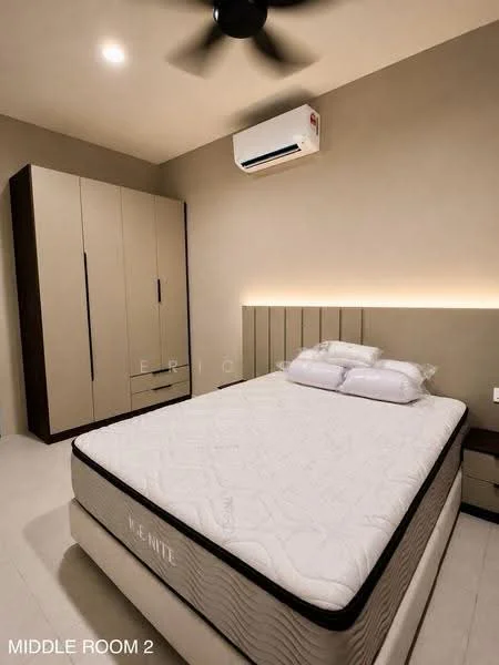 Bedroom features: queen-size bed, upholstered headboard, 2 bedside tables, built-in wardrobe with sliding doors, wall-mounted air conditioning unit, recessed LED lighting, light-colored walls, laminate flooring, decorative wall paneling; style: modern.