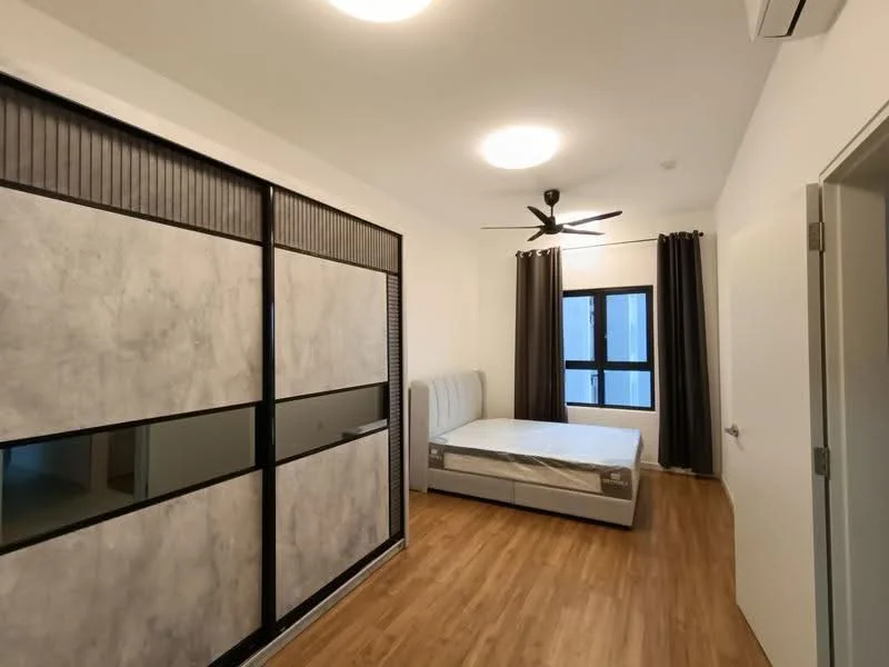 Bedroom features: queen-size bed, upholstered headboard, built-in wardrobe with sliding doors, wooden flooring, ceiling fan, floor-to-ceiling window, blackout curtains, light fixtures; style: modern.