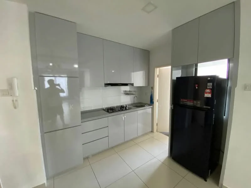 Kitchen features: grey high-gloss cabinetry, stainless-steel sink, built-in gas hob, stainless-steel range hood, black fridge, white tiled backsplash, light-colored tiled flooring, recessed ceiling lights; style: modern.