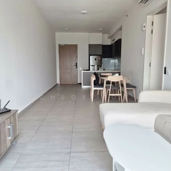 Living features: light grey tiled flooring, white painted walls, sofa in light color, coffee table, TV console, wall-mounted TV, dining table with chairs, open kitchen layout, refrigerator, kitchen cabinetry in dark color, countertop, pendant lighting, air conditioning unit; style: modern.