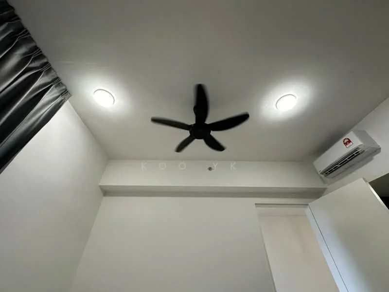 Room features: white painted walls, ceiling fan, recessed LED downlights, wall-mounted split AC.