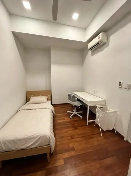 Bedroom features: single bed, wooden bed frame, white bedding, wooden flooring, white painted walls, ceiling fan, wall-mounted air conditioning unit, study desk, white office chair, desk lamp, power outlets, window with blinds; style: modern.