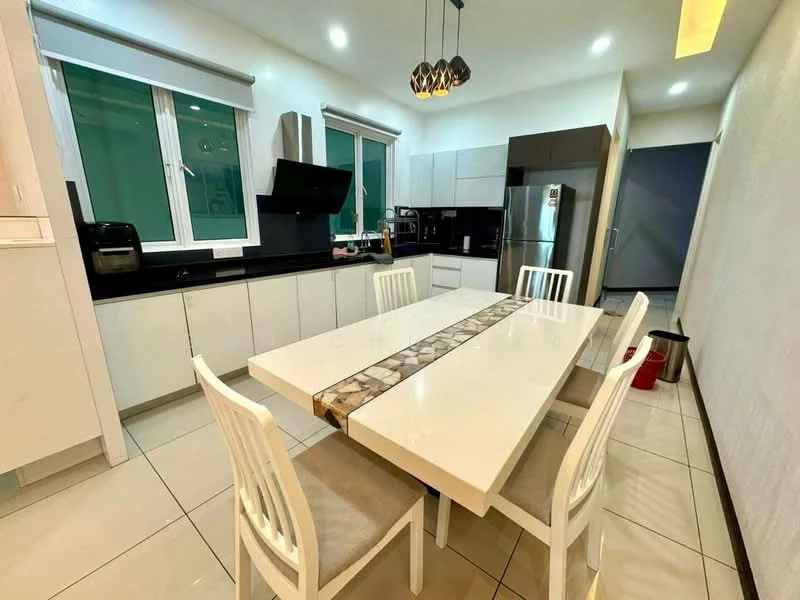 Kitchen features: white cabinetry, black countertop, stainless-steel fridge, built-in oven, microwave, 4-burner gas hob, single-bowl stainless-steel sink, chrome pull-down faucet, 6-seater dining table, white dining chairs, pendant lighting, tile flooring, floor-to-ceiling windows, roller blinds; style: modern.