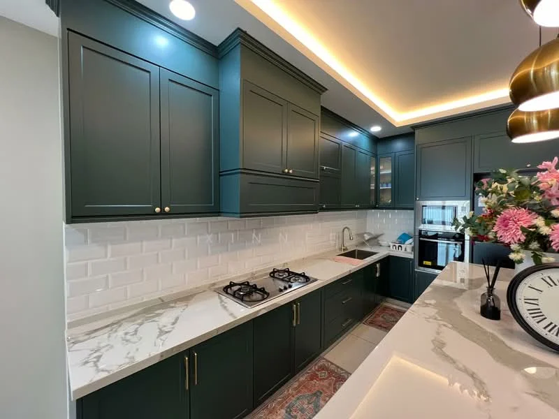 Kitchen features: green cabinetry, marble countertop, white subway tile backsplash, double-basin stainless-steel sink, chrome pull-down faucet, built-in oven, freestanding range oven, gas hob with 2 burners, recessed downlights, decorative clock, area rug with geometric pattern, flower arrangement in vase; style: modern.