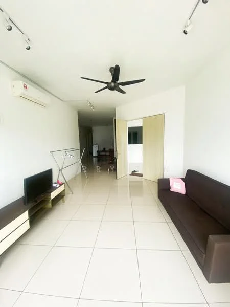 Living features: white painted walls, polished ceramic tile flooring, 5-blade ceiling fan with light, sofa in brown fabric, TV console, wall-mounted TV, sliding door, air conditioning unit; style: modern.
