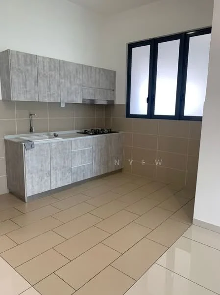 Kitchen features: grey laminate cabinetry, single-bowl stainless-steel sink, chrome pull-down faucet, 4-burner gas hob, wall-mounted kitchen cabinets, tile backsplash, cream ceramic tile flooring, neutral wall tiles, two windows, countertop space; style: modern.