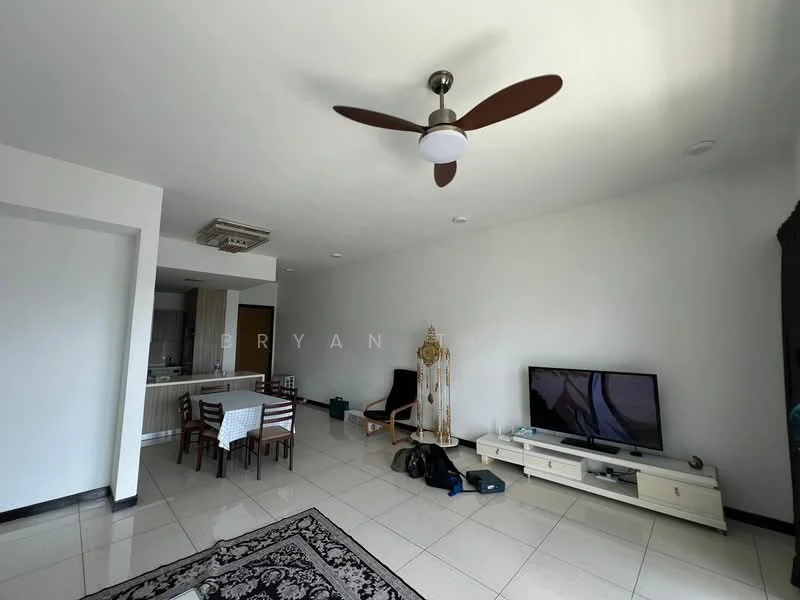 Living features: white painted walls, polished tile flooring, 5-blade ceiling fan with light, wall-mounted TV, freestanding TV cabinet, area rug with geometric pattern, dining table with chairs, decorative wall art; style: modern.