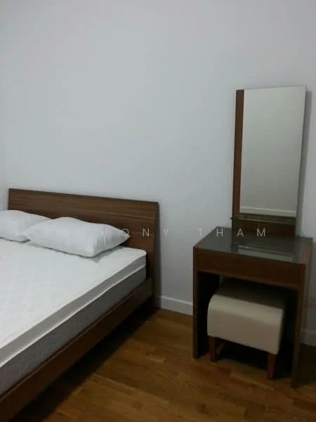 Bedroom features: queen-size bed with wooden headboard, white bedding, wooden flooring, dressing table with mirror, upholstered stool, white painted walls; style: modern.