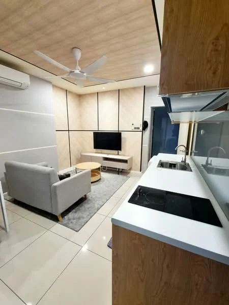 Living features: 5-blade ceiling fan with light, wall-mounted TV, TV console, sofa in light grey fabric, area rug, recessed downlights, cream painted walls, wood paneling, white tiled flooring, open kitchen layout, kitchen countertop with integrated sink, built-in induction hob; style: modern.