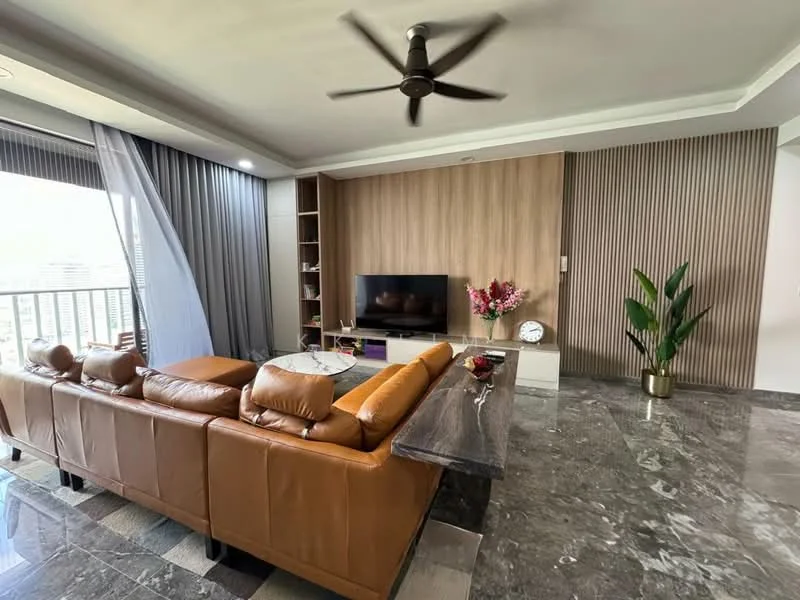 Living features: 3-seater leather sofa in brown, coffee table with marble top, wall-mounted TV, TV console, decorative wall with wood paneling, grey curtains, ceiling fan, marble flooring, houseplants in ceramic pots, decorative flowers in vase, open shelving unit, area rug; style: modern; view: city.