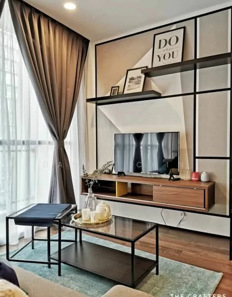 Living features: floor-to-ceiling windows, sheer curtains, wooden flooring, wall-mounted TV, TV console with storage, coffee table with metal frame, decorative wall with geometric pattern, framed artwork, decorative items on shelves, area rug with soft texture; style: modern.