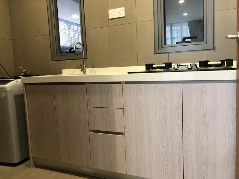 Kitchen features: laminate cabinetry in light wood finish, white countertop, single-bowl stainless-steel sink, chrome pull-down faucet, 4-burner gas hob, two windows with grey frames, tile backsplash, grey tiled flooring, built-in washing machine; style: modern.