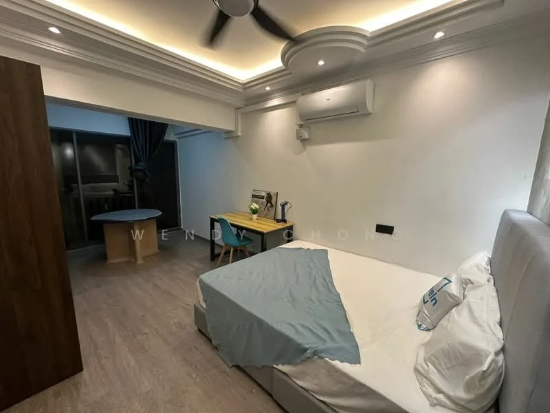 Bedroom features: queen-size bed with light bedding, wooden flooring, white painted walls with crown moulding, recessed ceiling lights, 5-blade ceiling fan, wall-mounted air conditioning unit, study desk with chair, window with dark curtains, decorative wall panel, small round table; style: modern.