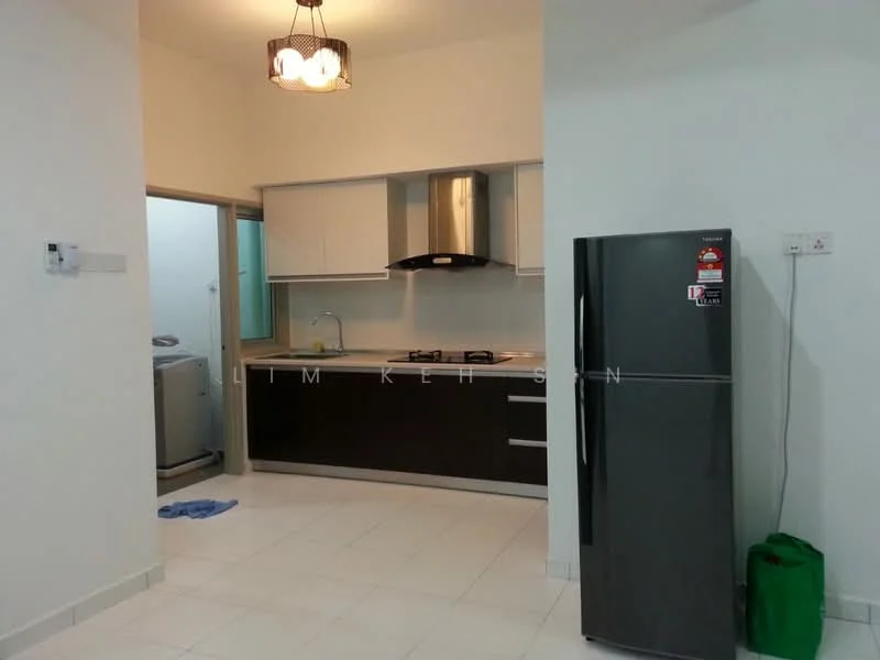 Kitchen features: white cabinets, black countertop, stainless-steel range hood, built-in oven, 4-burner gas hob, single-bowl stainless-steel sink, chrome pull-down faucet, stainless-steel fridge, washing machine, tile flooring, recessed downlights, pendant light; style: modern.