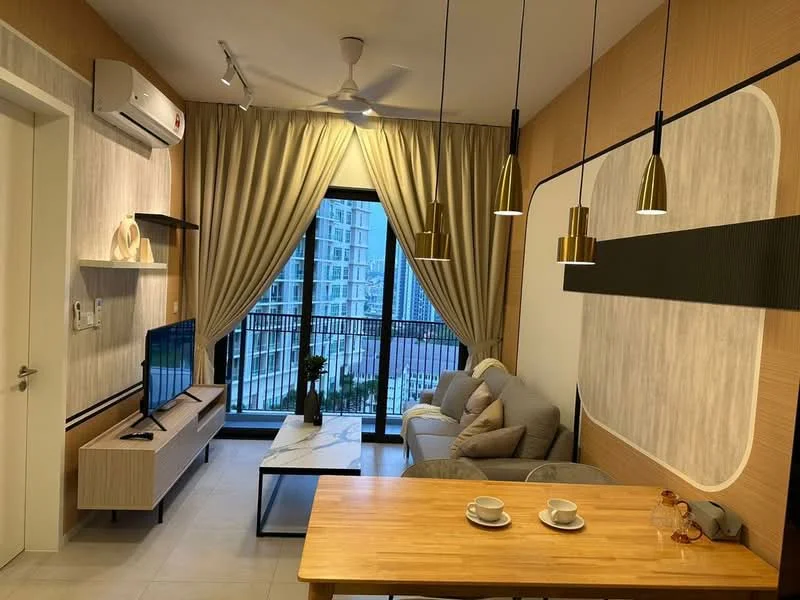 Living features: sofa in light grey fabric, coffee table with marble top, TV console in light wood, wall-mounted TV, 5-blade ceiling fan with light, recessed downlights, floor-to-ceiling windows, sheer curtains, decorative wall paneling, wood accent wall, area rug, decorative items on table; style: modern; view: city.