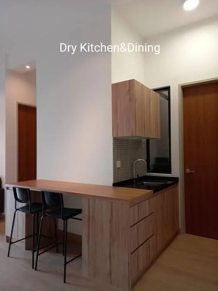 Kitchen features: wood cabinetry, black countertop, single-bowl stainless-steel sink, chrome pull-down faucet, bar seating with two black stools, tile backsplash, light wood flooring, recessed downlights; style: modern.