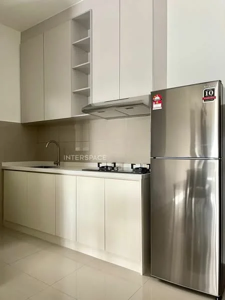 Kitchen features: white cabinetry, stainless-steel fridge, stainless-steel range hood, 2-burner gas hob, single-bowl stainless-steel sink, chrome pull-down faucet, white tiled backsplash, light-colored countertop, glossy floor tiles; style: modern.