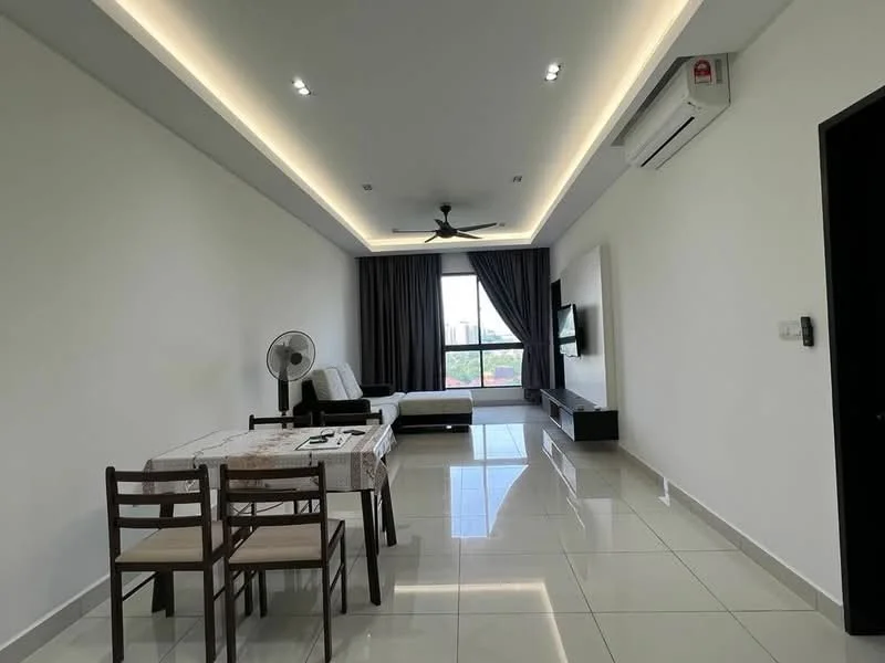 Living features: white painted walls, tray ceiling with recessed lighting, large window with city view, floor-to-ceiling curtains, grey sofa, wall-mounted TV, black TV console, dining table with tablecloth, 4 wooden dining chairs, ceiling fan, air conditioning unit, glossy tile flooring; style: modern; view: city.