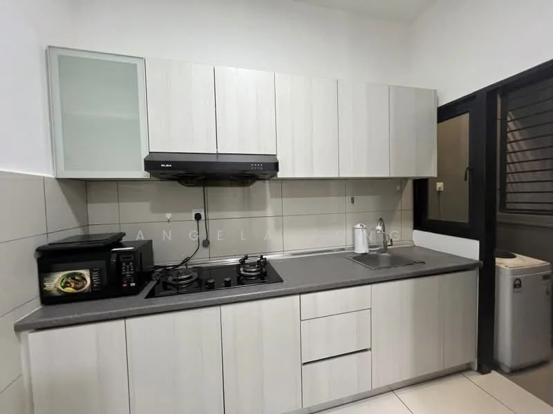 Kitchen features: light grey cabinetry, black countertop, built-in gas hob, exhaust hood, stainless-steel sink, single-bowl sink, kitchen appliances, white tiled backsplash, floor-to-ceiling window, grey tiled flooring; style: modern.