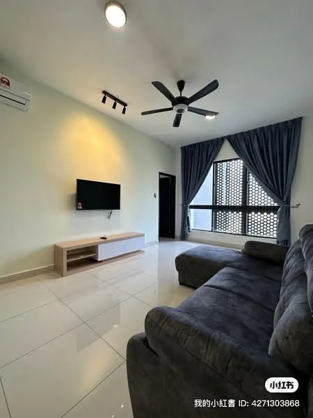 Living features: 3-seater fabric sofa in grey, flat-screen TV mounted on wall, TV console in light wood, white painted walls, glossy tile flooring, ceiling fan with light, floor-to-ceiling windows, dark blue curtains, air conditioning unit on wall; style: modern.
