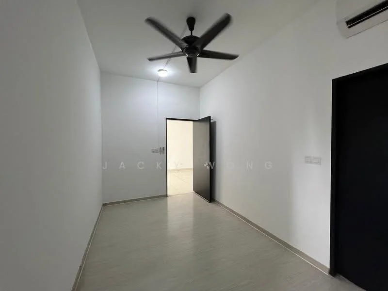 Room features: white painted walls, light grey laminate flooring, 5-blade ceiling fan with light, recessed downlights, air conditioning unit, black door, neutral colour scheme; style: modern.
