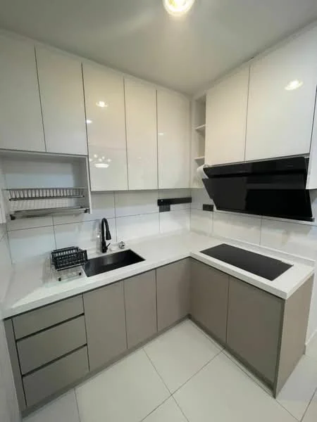 Kitchen features: white glossy upper cabinets, beige lower cabinets, white quartz countertop, black built-in induction hob, black range hood, single-bowl stainless-steel sink, chrome pull-down faucet, tile backsplash, under-cabinet lighting, open shelving, grey tile flooring, wall-mounted dish rack; style: modern.