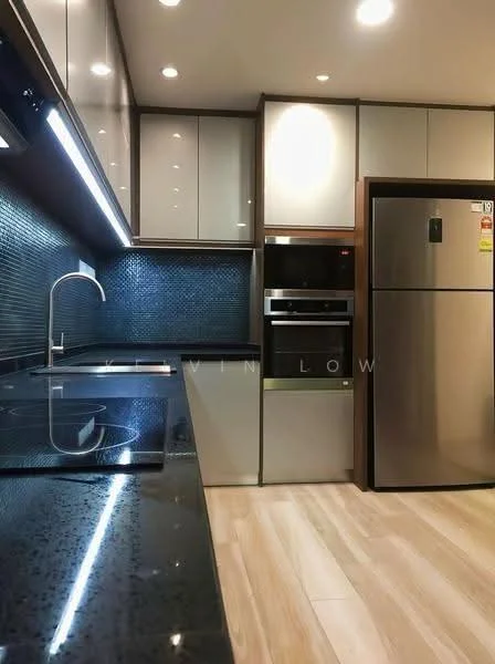 Kitchen features: black granite countertop, stainless-steel single-bowl sink, chrome pull-down faucet, built-in oven, built-in microwave, stainless-steel fridge, 4-zone induction hob, black tiled backsplash, upper cabinets with glass fronts, lower cabinets in wood finish, recessed LED downlights, wood-look laminate flooring; style: modern.