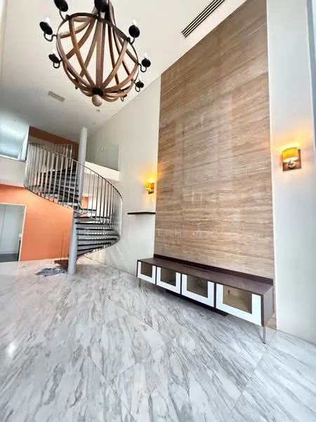 Room features: spiral staircase, chandelier with multiple bulbs, feature wall with textured cladding, marble flooring, wall-mounted sconces, built-in bench with storage, high ceiling, open space layout; style: modern.