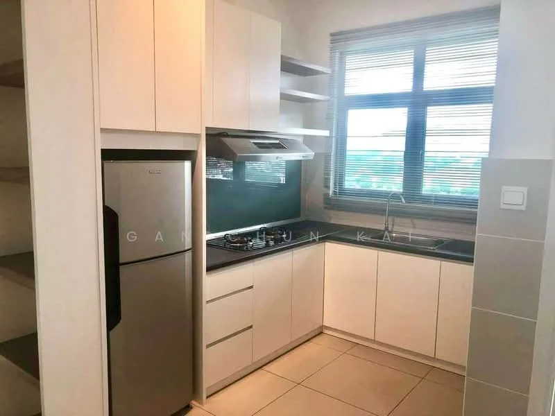 Kitchen features: stainless-steel fridge, built-in oven, 4-burner gas hob, stainless-steel range hood, black countertop, white shaker cabinets, open shelving, single-bowl stainless-steel sink, chrome pull-down faucet, tile flooring, window with blinds; style: modern.