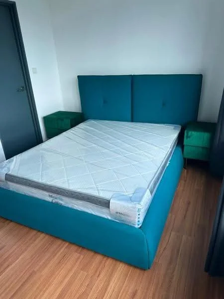 Bedroom features: king-size bed, upholstered headboard in teal, green bedside tables, laminate flooring, white walls, window with black curtains; style: modern.