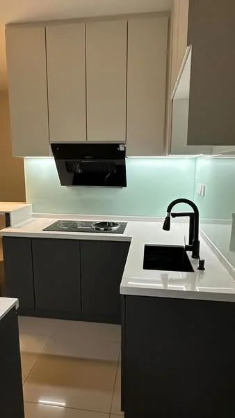 Kitchen features: white quartz countertop, black matte gooseneck faucet, single-bowl stainless-steel sink, built-in induction cooktop, black range hood, grey cabinetry with flat-panel design, backlit glass splashback, glossy tile flooring; style: modern.